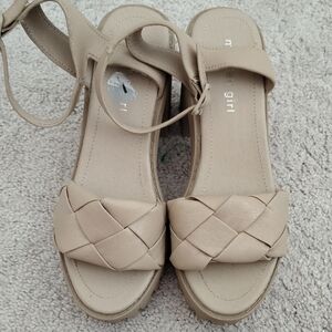 Madden Girl Nude Beige Woven Size 7 Platform Sandals